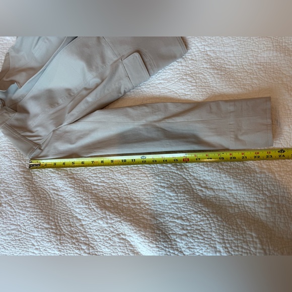 NWT Burberry jacket - 38 - Picture 12 of 12